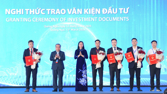 Chủ tịch Quốc hội Trần Thanh Mẫn dự lễ động thổ dự án Khu công nghiệp VSIP II Quảng Ngãi<br>广义省2号工业园区基础设施商业与投资建设项目正式启动 5 e09ed831 616e 4b49 91f1 d40df41830b4