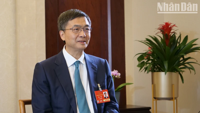 Tuyến đường sắt xuyên biên giới Việt - Trung càng sớm được hoàn thành thì càng thúc đẩy hợp tác kinh tế-thương mại và giao lưu nhân văn<br>中越跨境铁路早日建成将更好促进经贸合作和人文交流 1 ndo tr 250310 quang tay 8469 6879.jpg