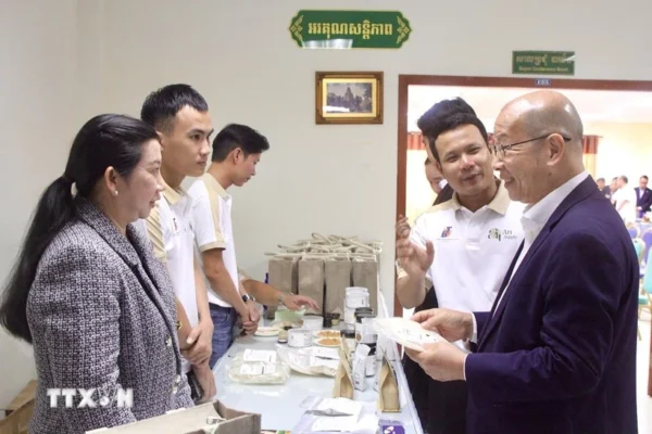 hoi thao ve hop tac doi tac thuong mai giua campuchia va viet nam 2006 1