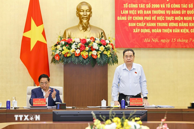 chu tich quoc hoi va thu tuong dong chu tri hoi nghi cac to cong tac cua bo chinh tri 8150211 1