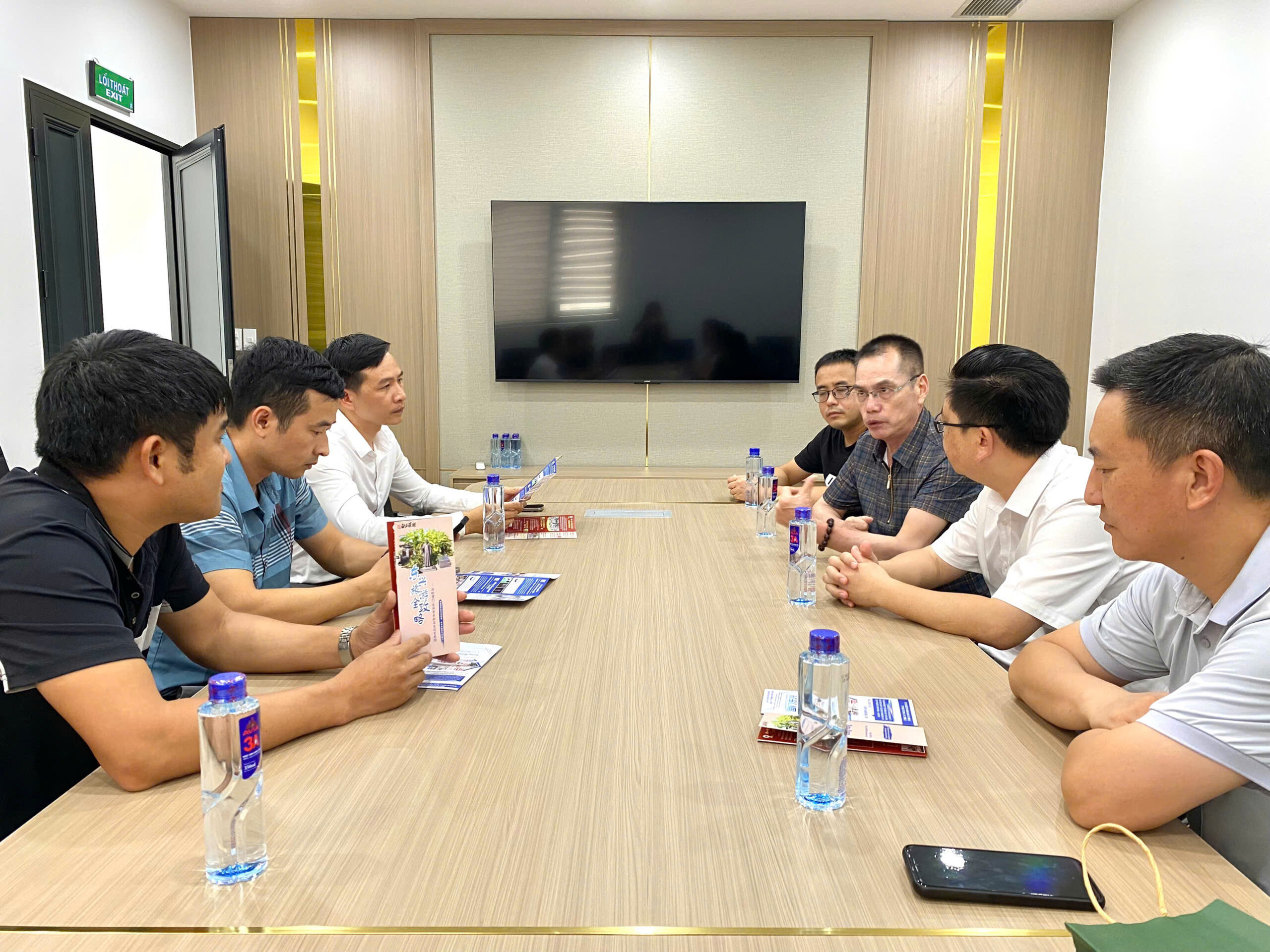 Công ty TNHH Quản lý Đầu tư Văn hóa Duyệt Sơn Hải Quảng Tây đã đạt được nhiều thỏa thuận hợp tác với Công ty TNHH Xúc tiến Thương mại Viễn Dương<br>广西阅山海文化产业投资管理有限公司与越南远洋贸易促进有限公司达成多项合作意向 2 z6806735010609 8111bf300f79409d8761eaeaf7097399 1 scaled