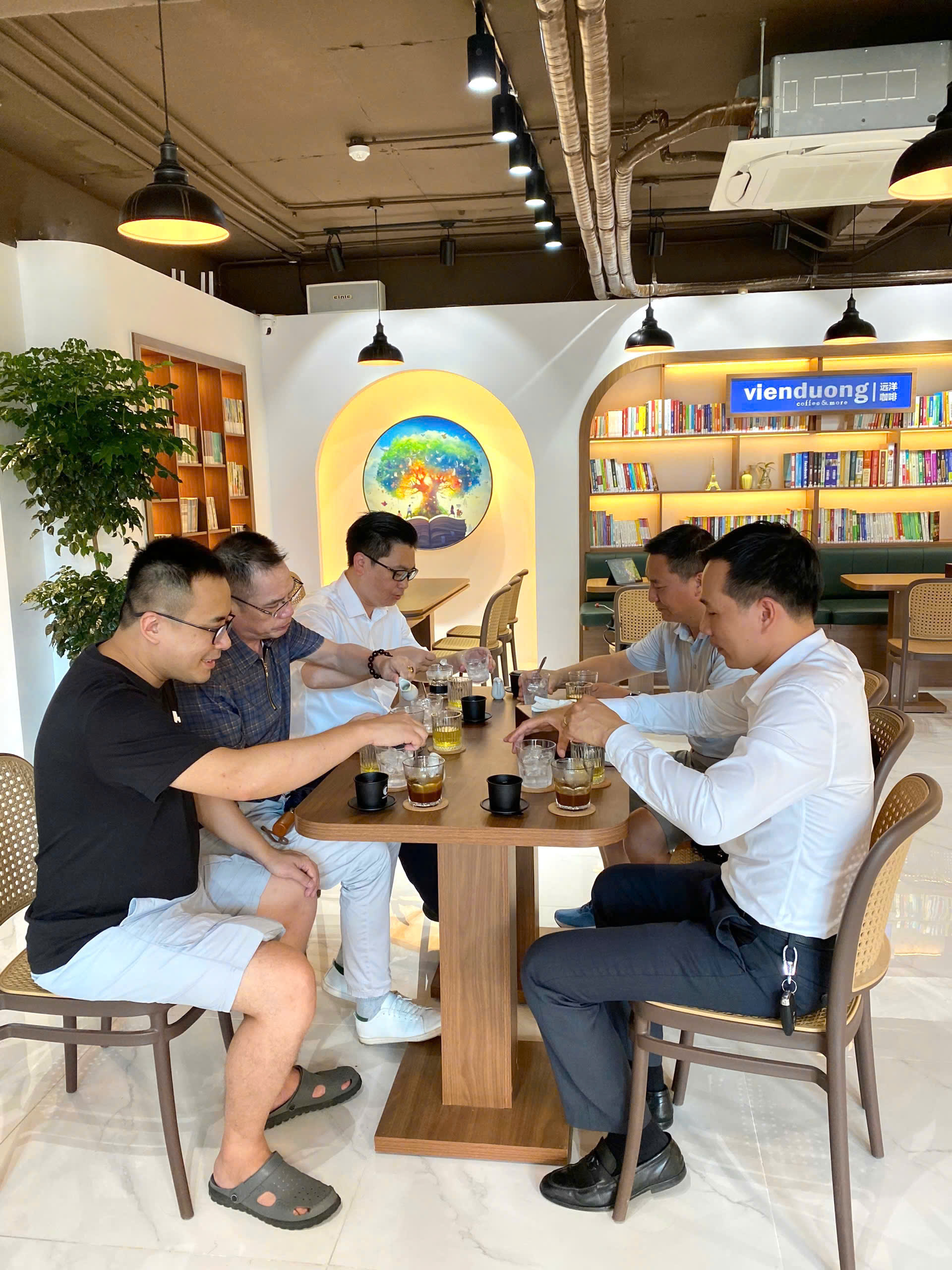 Công ty TNHH Quản lý Đầu tư Văn hóa Duyệt Sơn Hải Quảng Tây đã đạt được nhiều thỏa thuận hợp tác với Công ty TNHH Xúc tiến Thương mại Viễn Dương<br>广西阅山海文化产业投资管理有限公司与越南远洋贸易促进有限公司达成多项合作意向 5 z6807791900856 04f0f72a054fa93ea0dd720c10adc07d