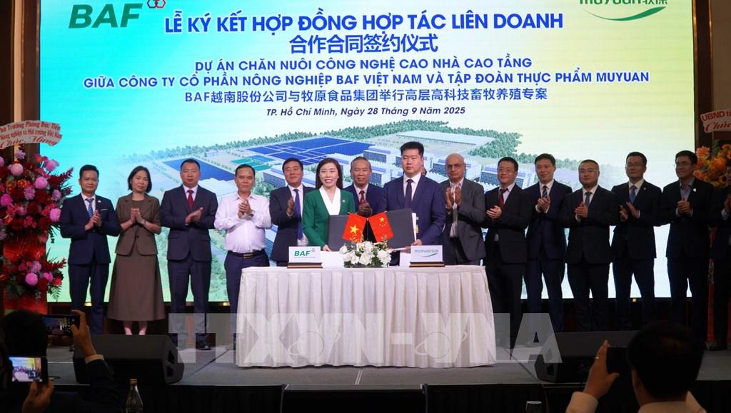 170409 ky ket xay dung trang trai chan nuoi nha tang cong nghe cao