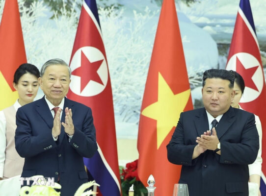 chieu dai chao mung tong bi thu to lam tham cap nha nuoc toi trieu tien 2