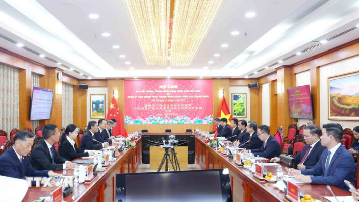 ban noi chinh trung uong va uy ban chinh phap trung uong trung quoc 1