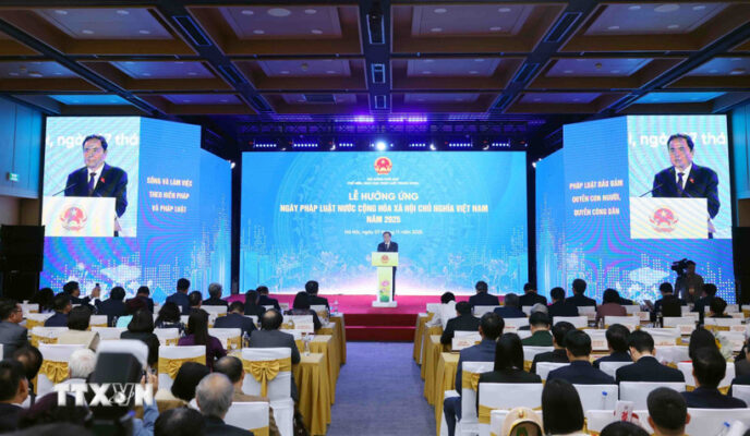 chu tich quoc hoi du le huong ung ngay phap luat viet nam nam 15