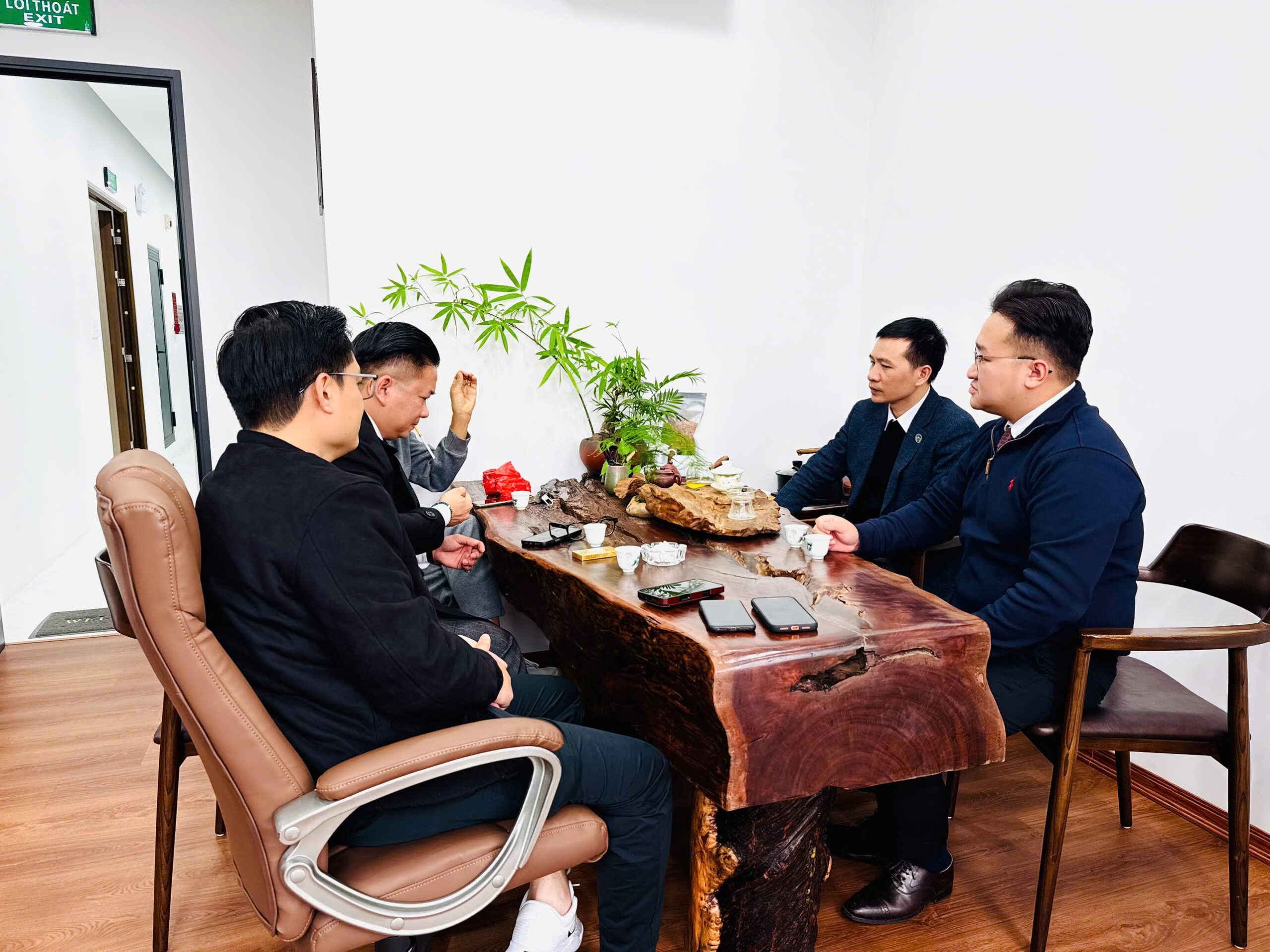 Chi hội Doanh nhân trẻ Miền Đông Quảng Ninh Chúc Mừng Viễn Dương Nhân Ngày Nhà Giáo Việt Nam 20/11 5 z7241088446215 96700ad9c00e504fc2cf540758e89d24 scaled