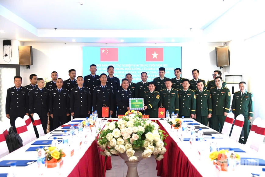 Tăng cường giao lưu hữu nghị khu vực biên giới Việt Nam - Trung Quốc<br>加强越中边境地区友好交流 3 2