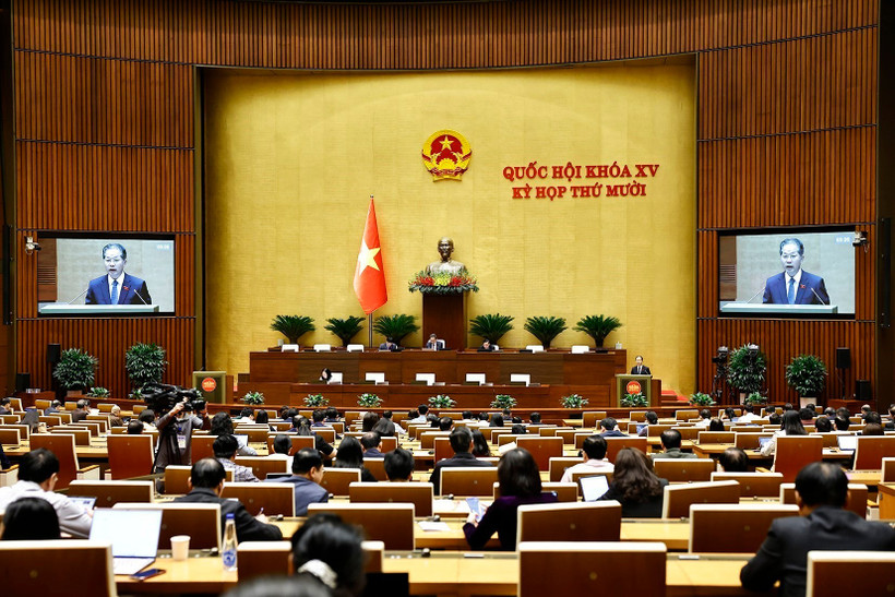 vna potal quoc hoi nghe trinh bay to trinh bao cao tham tra ve luat toa an chuyen biet tai trung tam tai chinh quoc te 8450607