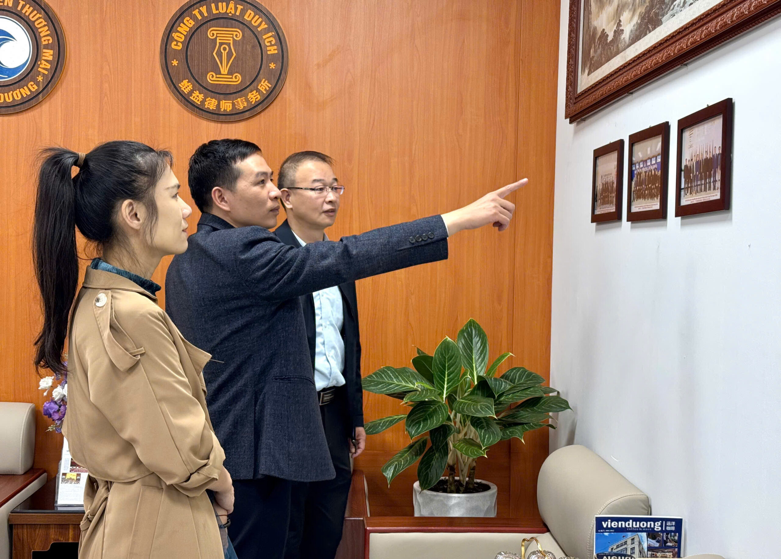 Đón tiếp ông Phương Chí Minh – Tổng giám đốc Công ty TNHH Khoa học Công nghệ Khởi nghiệp TusStar Quảng Tây tới thăm và làm việc với Viễn Dương!<br>欢迎广西启迪之星科技有限公司总经理方志明莅临远洋访问交流! 3 z7315234102922 8704e988a96775601352a3e57c790c5f scaled