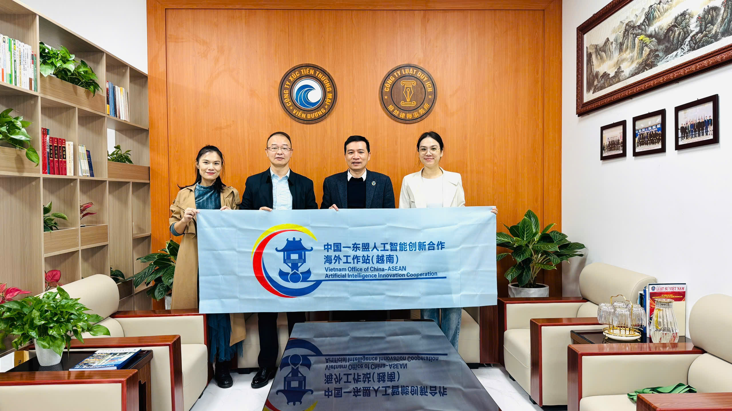 Đón tiếp ông Phương Chí Minh – Tổng giám đốc Công ty TNHH Khoa học Công nghệ Khởi nghiệp TusStar Quảng Tây tới thăm và làm việc với Viễn Dương!<br>欢迎广西启迪之星科技有限公司总经理方志明莅临远洋访问交流! 1 z7315234123371 0a687c42cc9cee6f412b419572b299f0