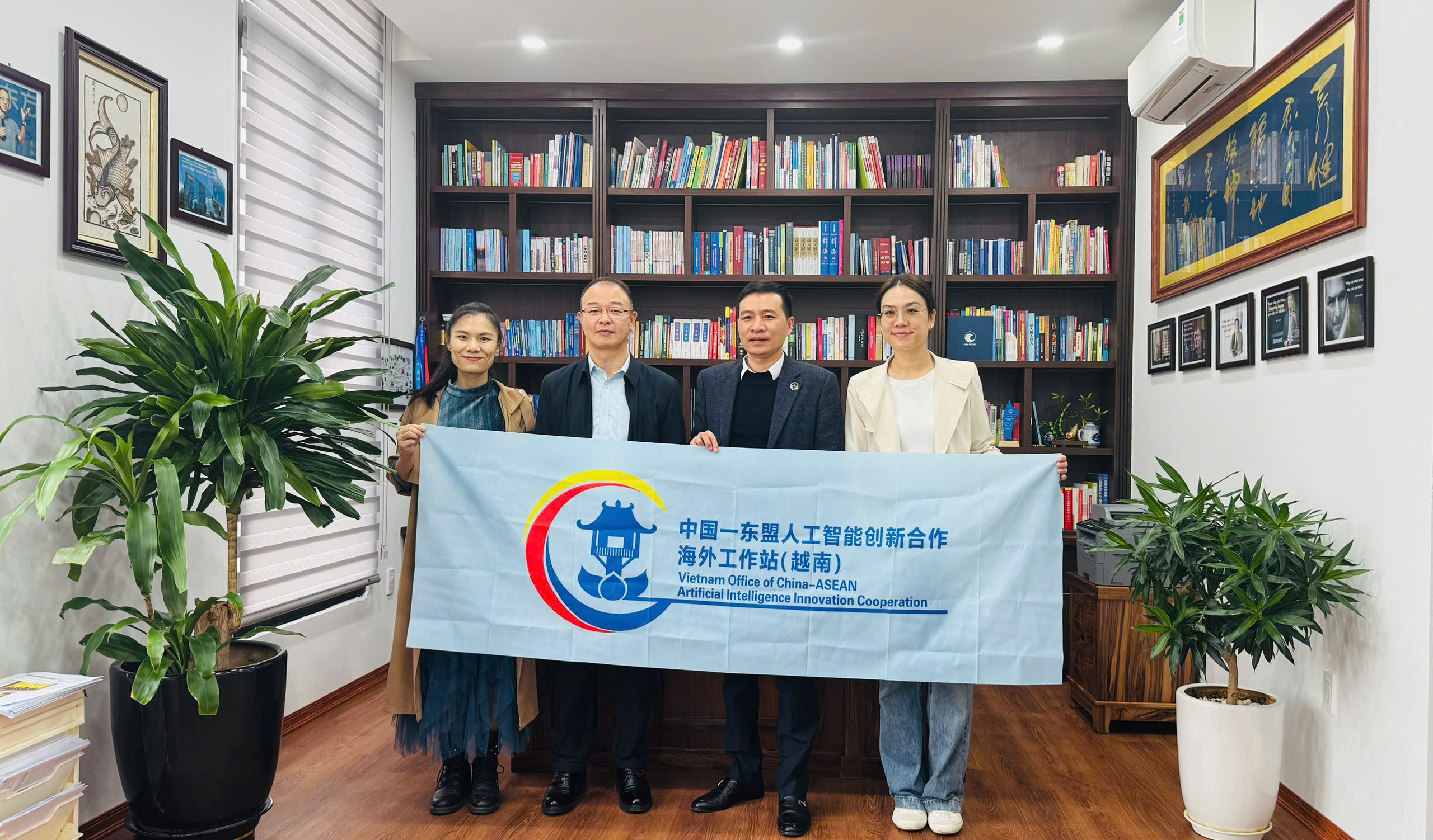 Đón tiếp ông Phương Chí Minh – Tổng giám đốc Công ty TNHH Khoa học Công nghệ Khởi nghiệp TusStar Quảng Tây tới thăm và làm việc với Viễn Dương!<br>欢迎广西启迪之星科技有限公司总经理方志明莅临远洋访问交流! 8 z7315234130974 b1286a0109b1779b78fb4401f2c7de5e