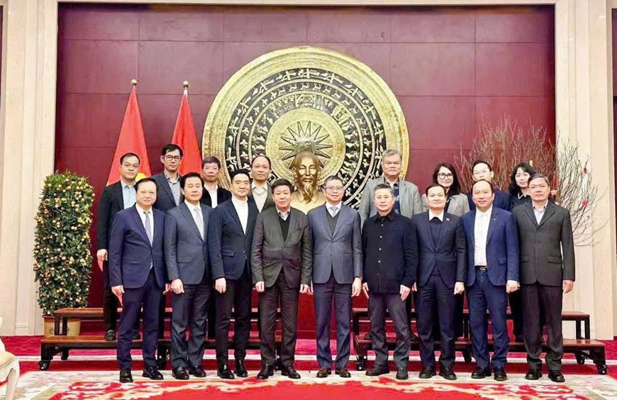 Hà Nội trao đổi kinh nghiệm phát triển đô thị với các thành phố lớn của Trung Quốc<br>河内与中国大城市交流城市发展经验 2 1