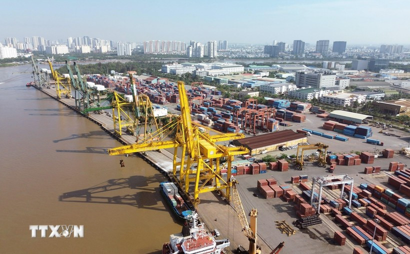 boc do hang hoa container tan thuan cang sai gon 23 09 2005