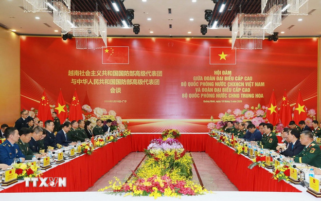 Giao lưu hữu nghị quốc phòng biên giới Việt Nam - Trung Quốc: Bộ trưởng Phan Văn Giang hội đàm với Bộ trưởng Đổng Quân<br>越南国防部长潘文江大将与中国国防部长董军上将举行会谈 1 btqp vn tq hoi dam