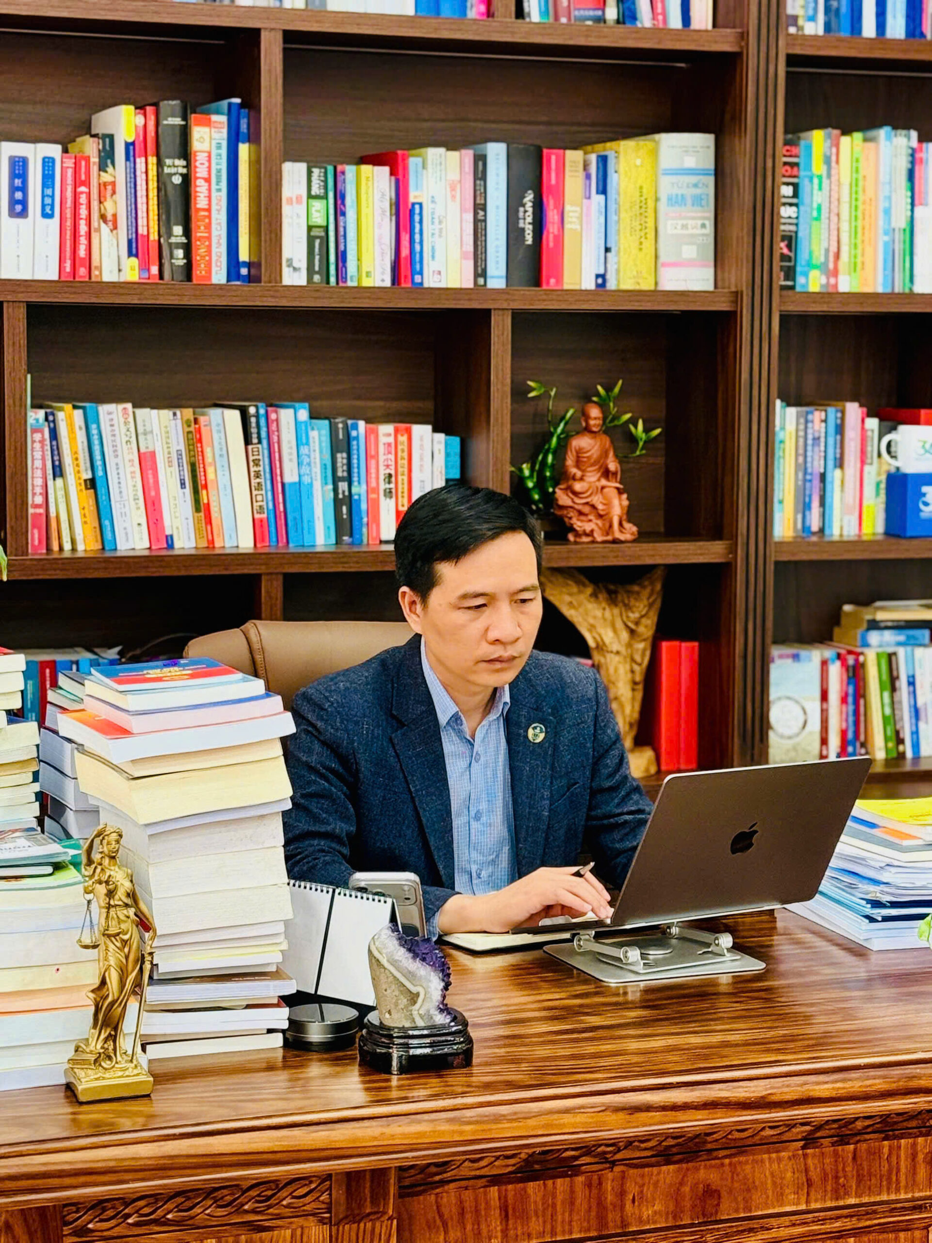 VIỄN DƯƠNG LEGAL TRỤ CỘT PHÁP LÝ TRONG HỆ SINH THÁI HỖ TRỢ DOANH NGHIỆP TOÀN DIỆN <br>远洋律师事务所:企业全方位支持生态系统的法律中流砥柱 6 z7711103709634 c694ab1dfb97a525e2092b4371609df2 scaled