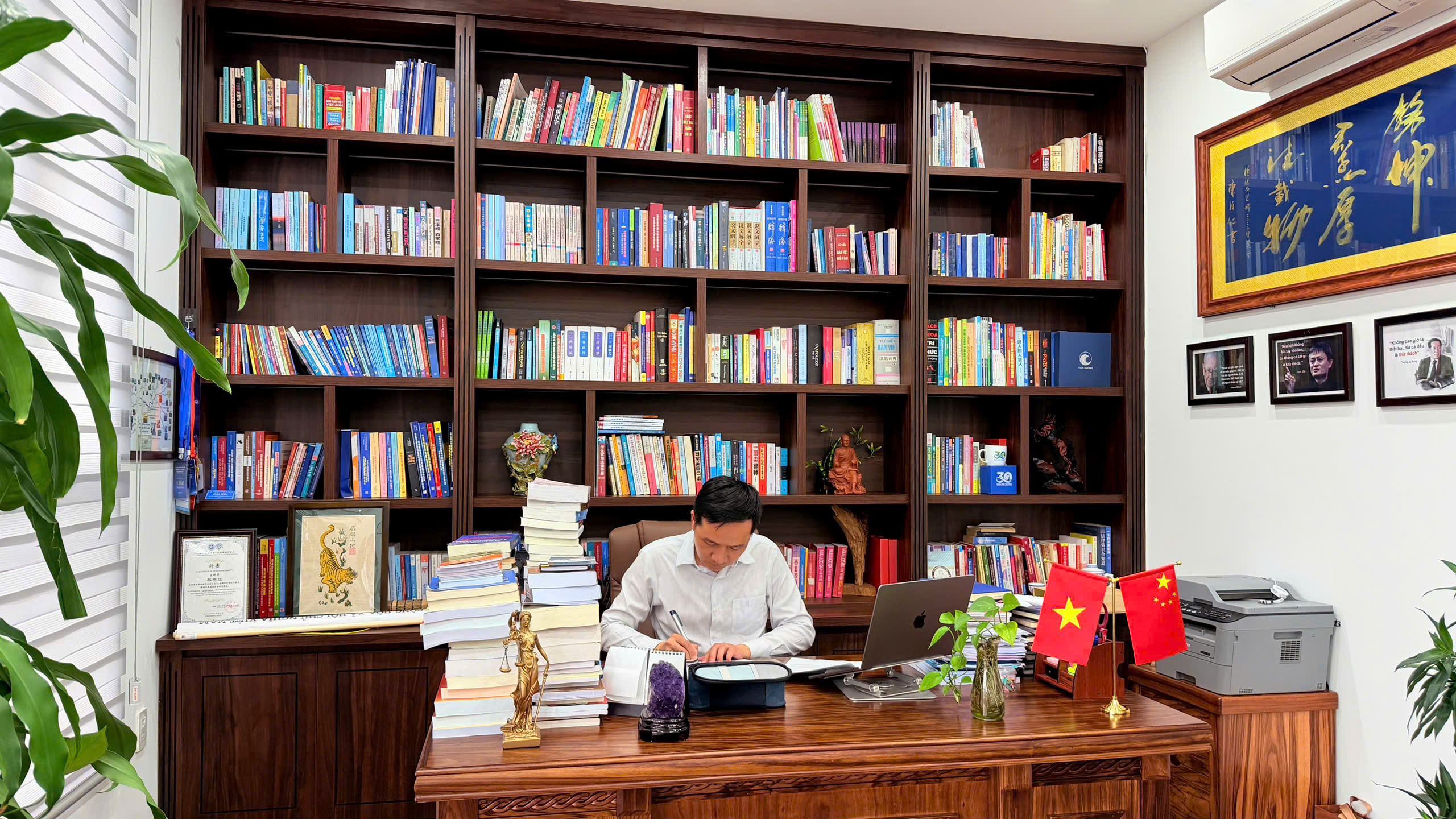 Tiếp tục khẳng định uy tín trong lĩnh vực pháp lý FDI: Viễn Dương Legal ký kết hợp đồng tư vấn pháp lý thường niên với doanh nghiệp Trung Quốc quy mô lớn tại Việt Nam <br> 持续巩固外商直接投资(FDI)法律领域信誉:远洋律师事务所与越南一家大型中资企业签署年度法律顾问合同 1 z7837697332158 3b0212cd1c140e6d96f5a8ede7d98197