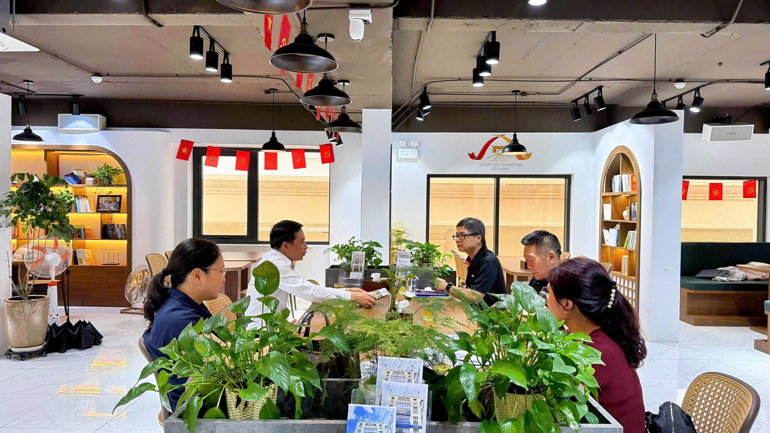 Thúc đẩy hợp tác giáo dục Hoa ngữ Việt - Trung: Trường Hoa kiều Quảng Tây thăm và làm việc tại Viễn Dương<br>推动越中文教育合作:广西华侨学校走访越南远洋 22 z7849879369330 05cd6a159b6b3c652cc6e2092fa9e629