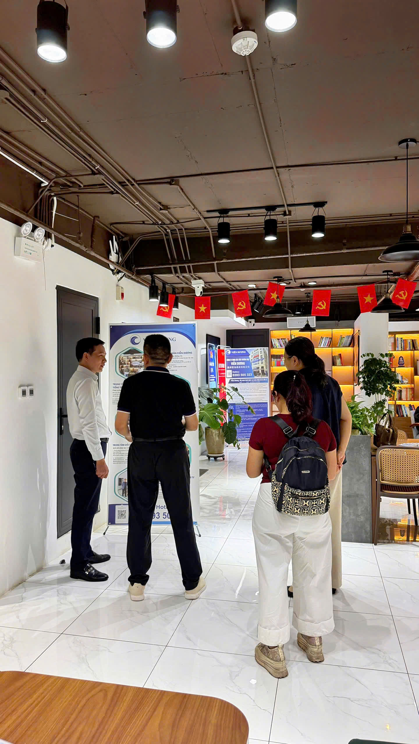 Thúc đẩy hợp tác giáo dục Hoa ngữ Việt - Trung: Trường Hoa kiều Quảng Tây thăm và làm việc tại Viễn Dương<br>推动越中文教育合作:广西华侨学校走访越南远洋 19 z7849879392012 014d509c5d6acebc0598abdfec2e56ca