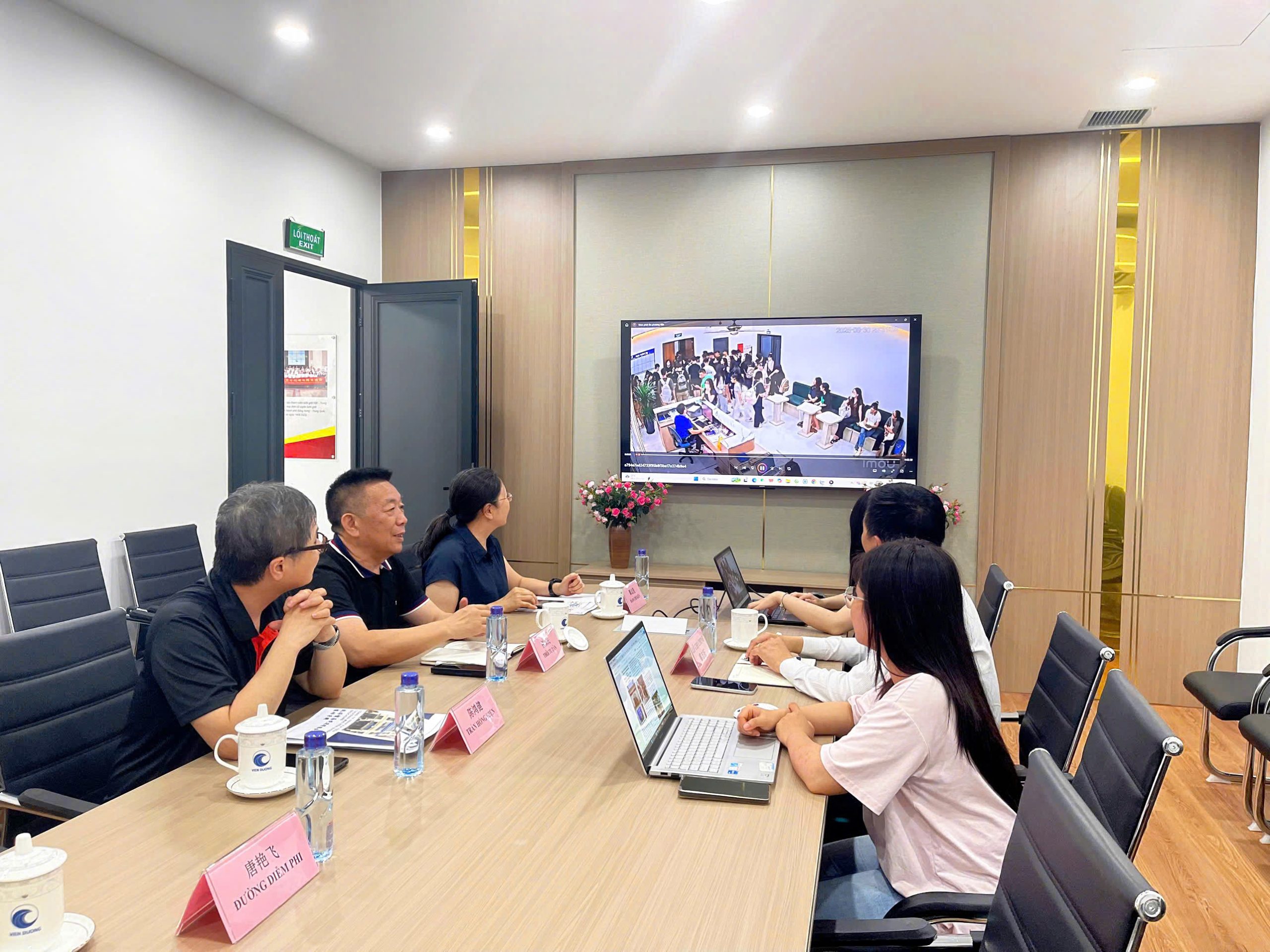 Thúc đẩy hợp tác giáo dục Hoa ngữ Việt - Trung: Trường Hoa kiều Quảng Tây thăm và làm việc tại Viễn Dương<br>推动越中文教育合作:广西华侨学校走访越南远洋 16 z7849879415412 969fceda17ec115d8330c4959e18a80f scaled