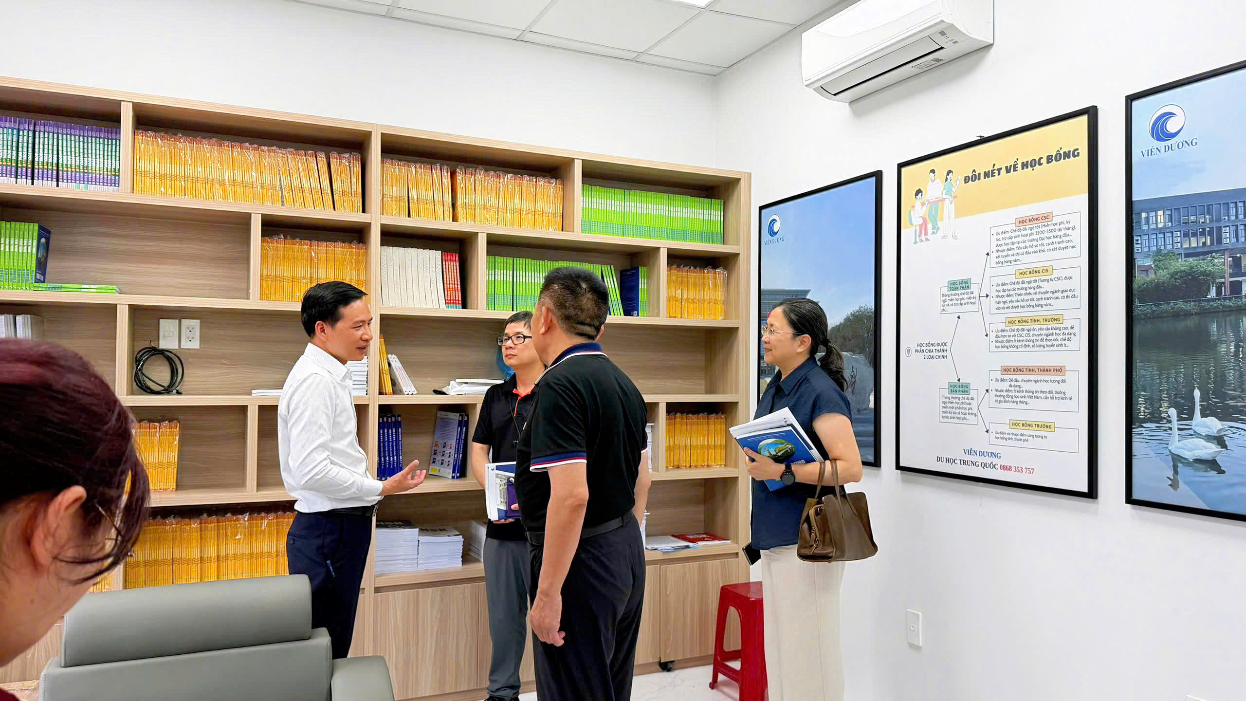 Thúc đẩy hợp tác giáo dục Hoa ngữ Việt - Trung: Trường Hoa kiều Quảng Tây thăm và làm việc tại Viễn Dương<br>推动越中文教育合作:广西华侨学校走访越南远洋 6 z7849879488751 6530f656e03c717d60fdcdf707251bf2