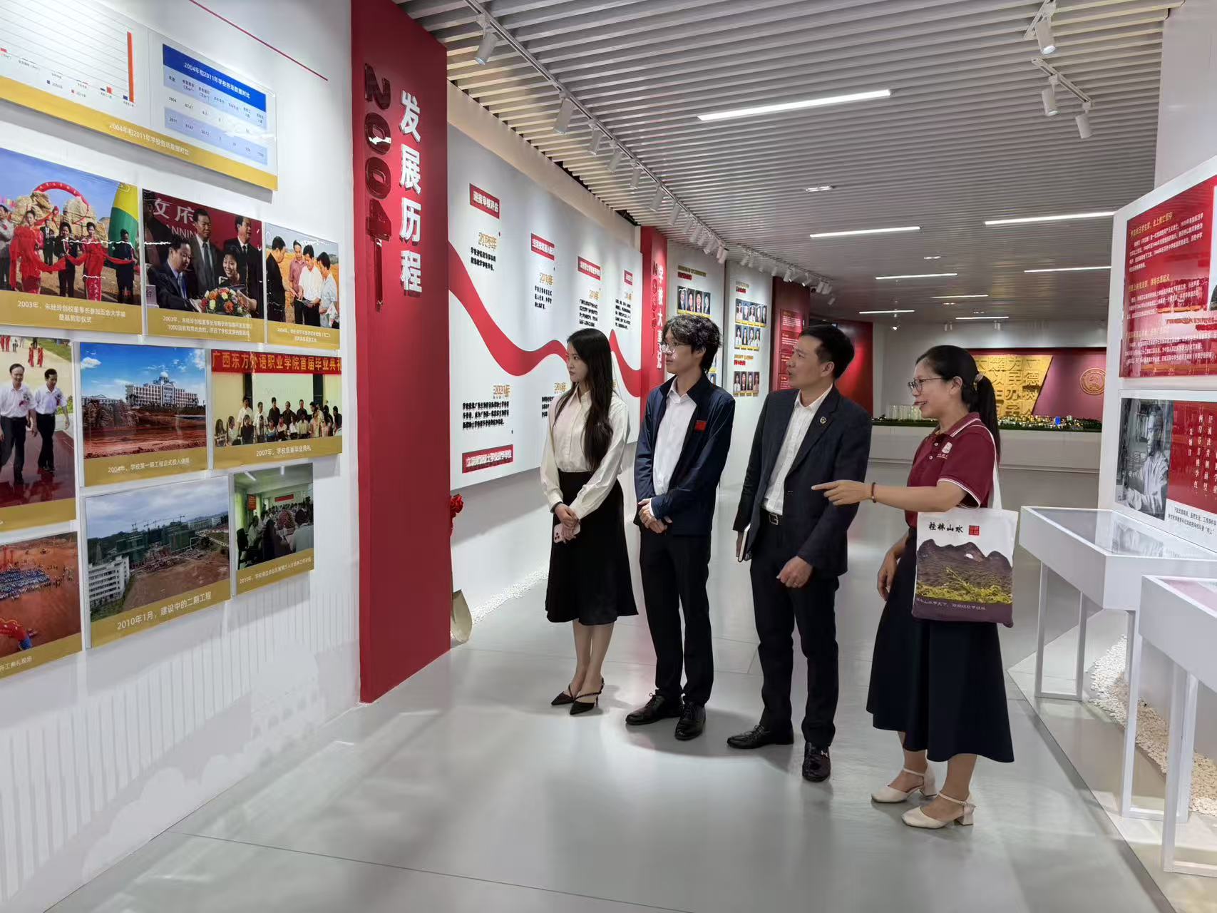 Từ giáo dục đến AI: Moyun Thâm Quyến và Viễn Dương ký kết hợp tác chiến lược, mở ra không gian hợp tác mới<br>从教育迈向人工智能:摸云(深圳)与远洋正式签署战略合作协议,开拓合作新纪元 29 图片 20260521111515