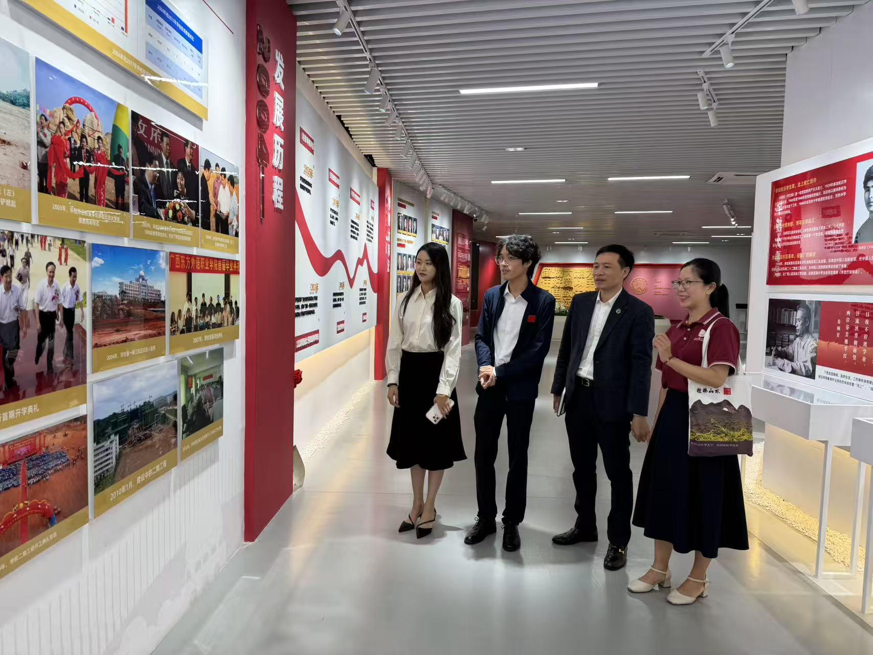 Từ giáo dục đến AI: Moyun Thâm Quyến và Viễn Dương ký kết hợp tác chiến lược, mở ra không gian hợp tác mới<br>从教育迈向人工智能:摸云(深圳)与远洋正式签署战略合作协议,开拓合作新纪元 28 图片 20260521111523