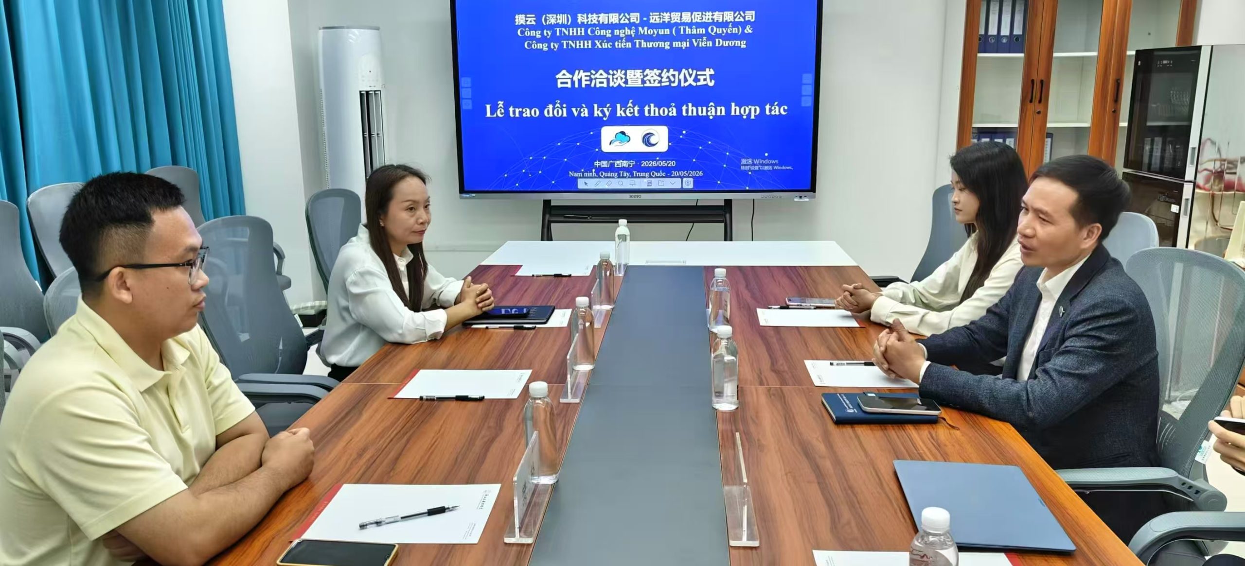 Từ giáo dục đến AI: Moyun Thâm Quyến và Viễn Dương ký kết hợp tác chiến lược, mở ra không gian hợp tác mới<br>从教育迈向人工智能:摸云(深圳)与远洋正式签署战略合作协议,开拓合作新纪元 8 图片 20260521112124 scaled
