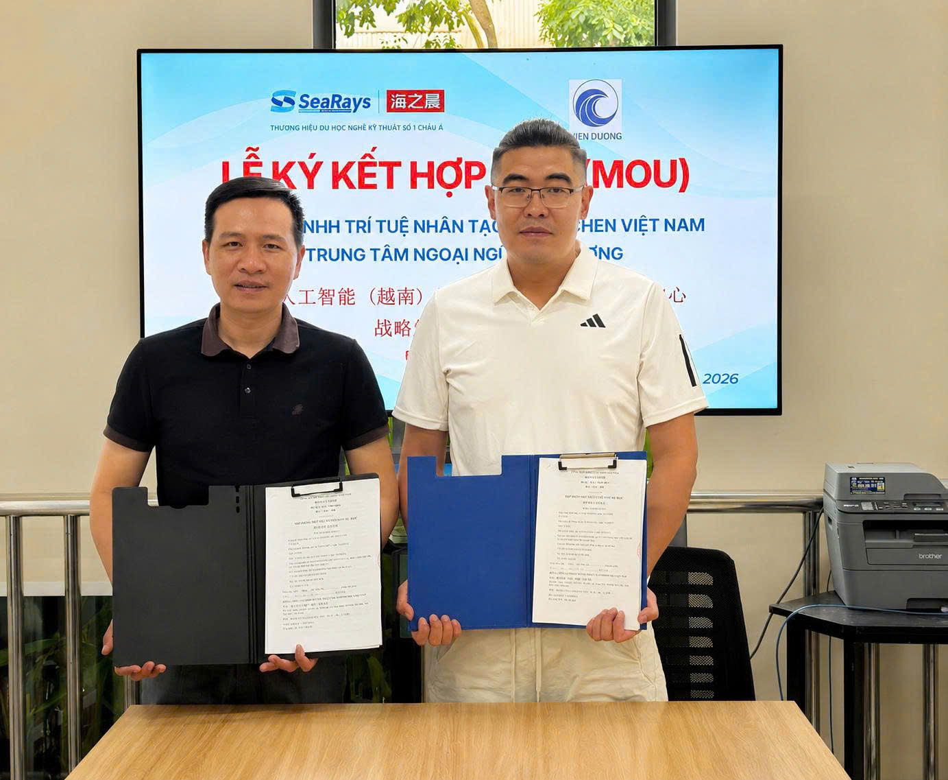 VIỄN DƯƠNG VÀ HAIZHICHEN VIỆT NAM KÝ KẾT HỢP TÁC TUYỂN SINH DU HỌC<br>远洋贸易促进有限公司与海之晨人工智能(越南)有限公司签署留学招生合作协议 1 1784195688399 7613282153615864380 g8739167472035185372 89eb75990e48766f4f1929e10b71e517